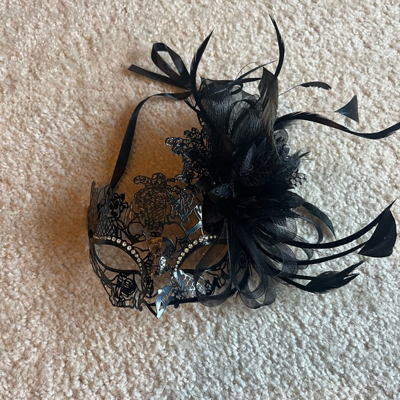 Masquerade Mask - Picture 2 of 4